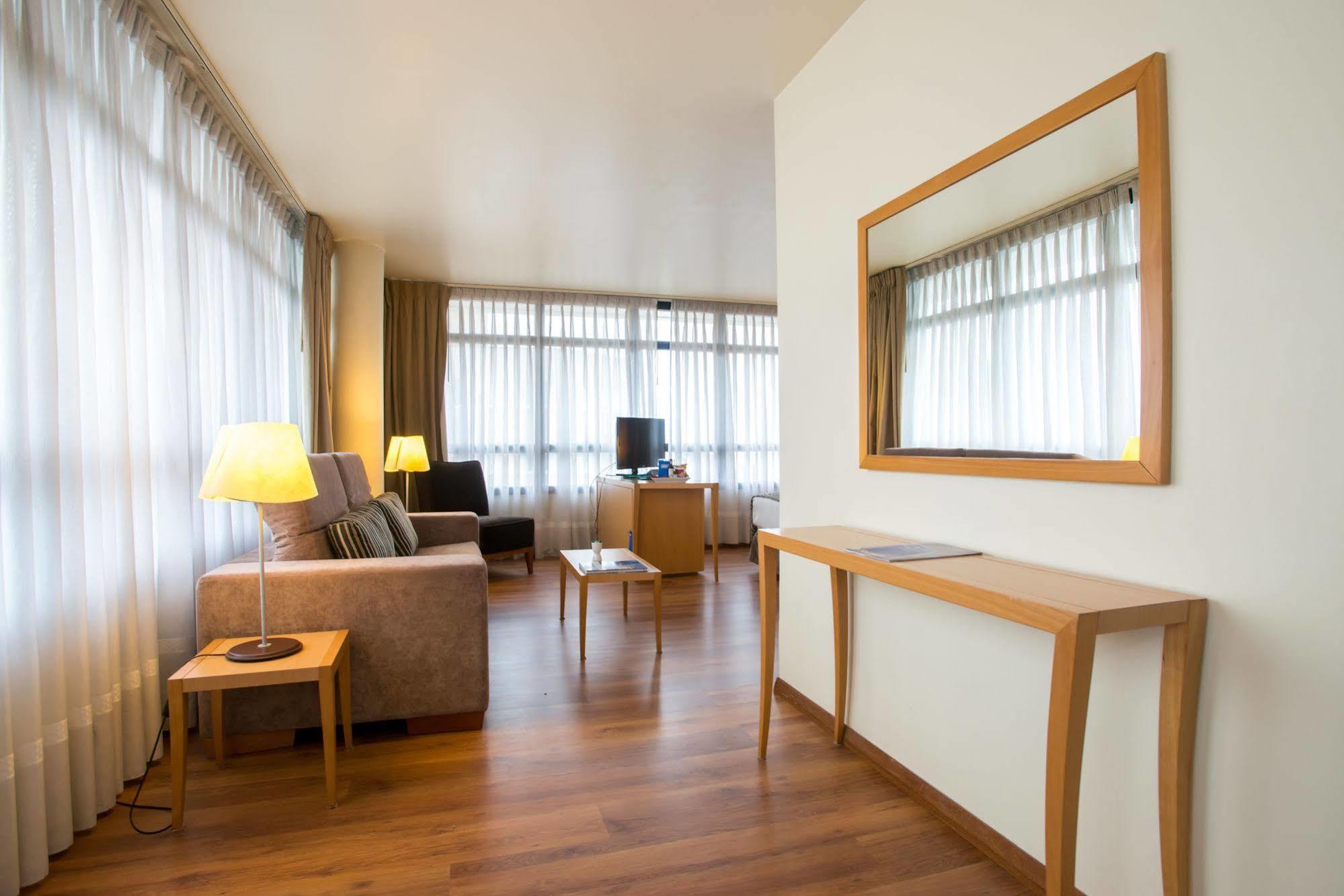 Tryp Montevideo Hotel Exterior foto