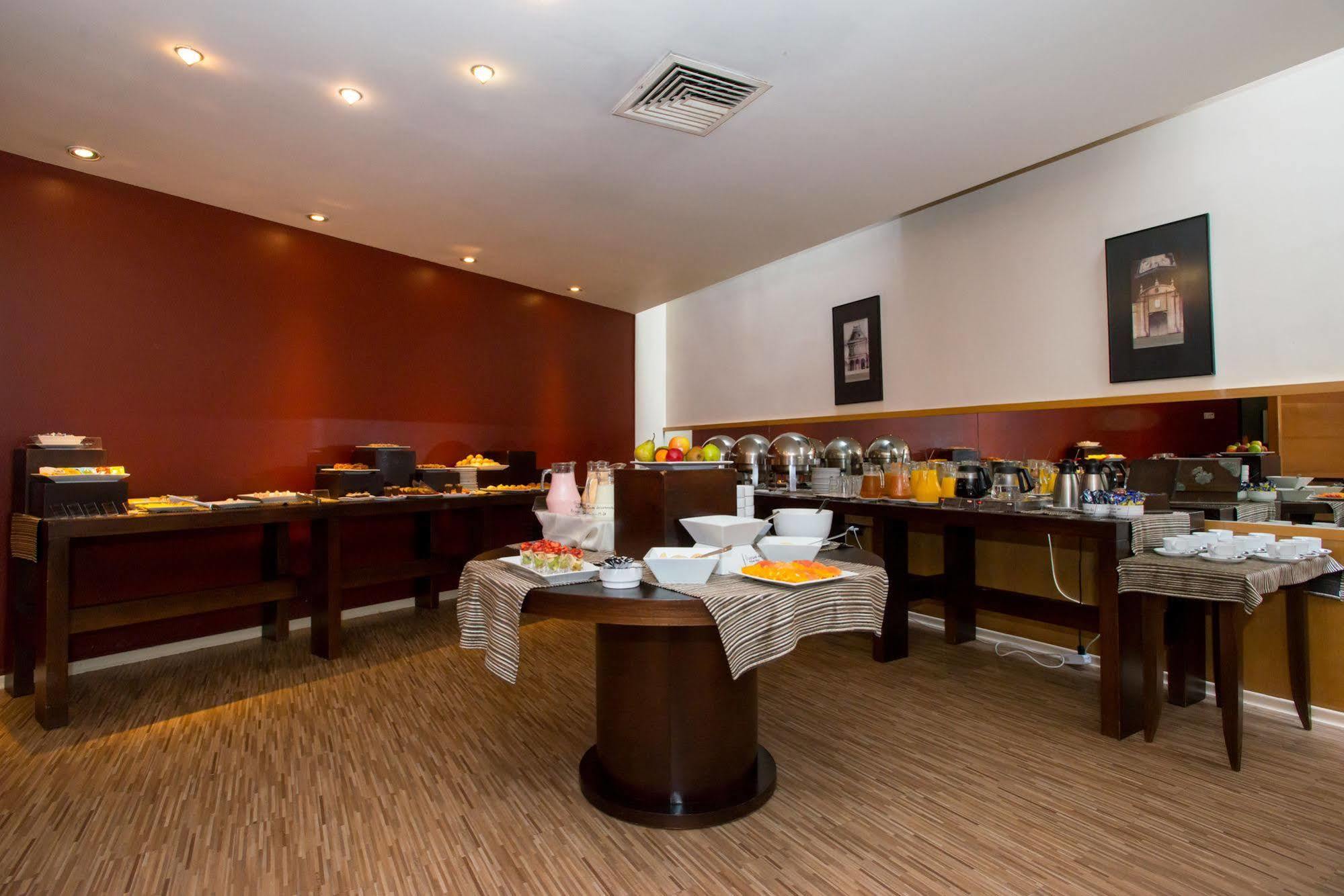 Tryp Montevideo Hotel Exterior foto